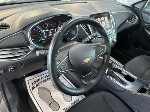 Used 2017 Chevrolet Malibu LT image 18