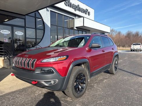 Used 2016 Jeep Cherokee Trailhawk image 2