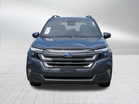 Used 2025 Subaru Forester Premium AWD/4WD image 2