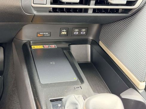 Certified 2025 Toyota Camry SE w/ Convenience Package FWD image 6