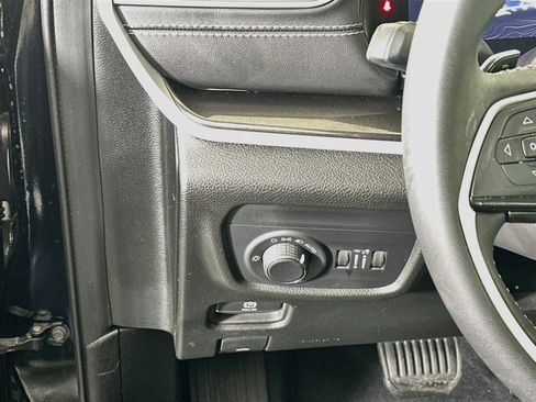 Used 2023 Jeep Grand Cherokee Laredo w/ Trailer Tow Prep Group (B) AWD/4WD image 17