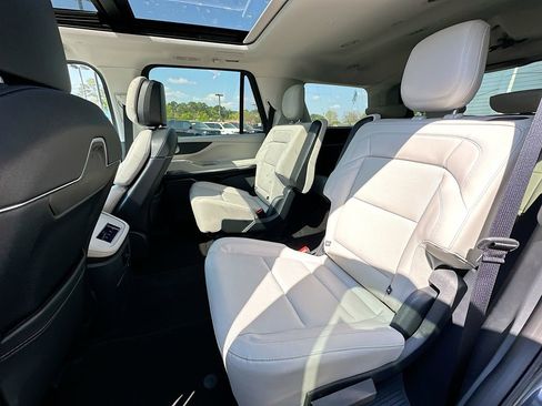 Used 2026 Lincoln Navigator Reserve image 4