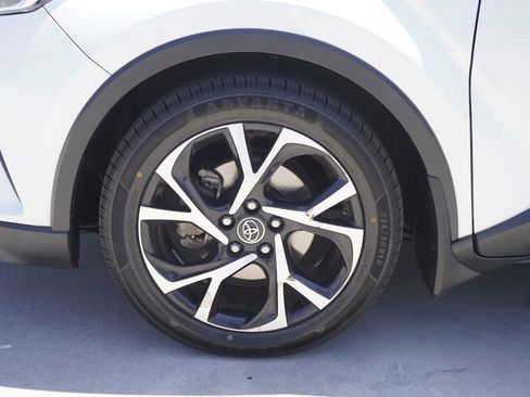 Certified 2018 Toyota C-HR XLE FWD image 20