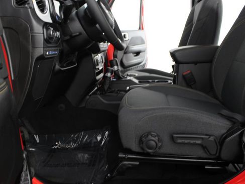 Used 2025 Jeep Wrangler Unlimited Sahara AWD/4WD image 15