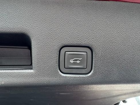 Used 2024 Chevrolet Traverse RS FWD image 29