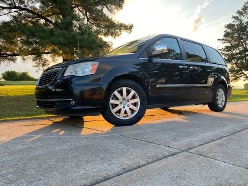 Used 2012 Chrysler Town & Country Touring-L w/ Entertainment Group #2 FWD image 1