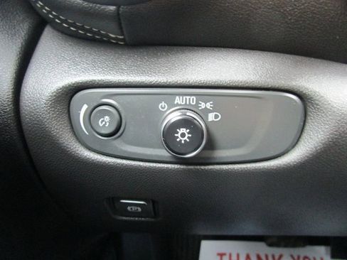 Used 2023 Chevrolet Blazer LT image 12