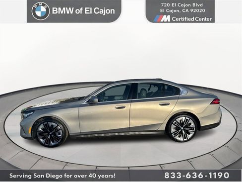Used 2025 BMW 530i xDrive w/ Premium Package image 7