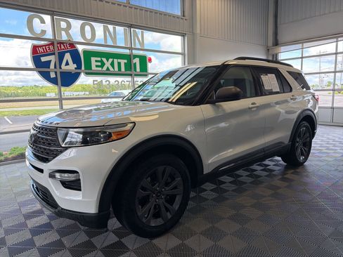 Used 2021 Ford Explorer XLT w/ Equipment Group 202A AWD/4WD image 3