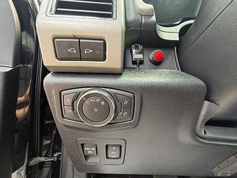 Used 2019 Ford F150 Lariat w/ Equipment Group 502A Luxury AWD/4WD image 29