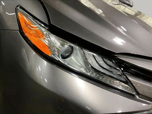Used 2019 Toyota Camry XLE FWD image 28