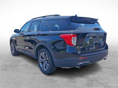 Certified 2022 Ford Explorer XLT w/ Equipment Group 202A image 4