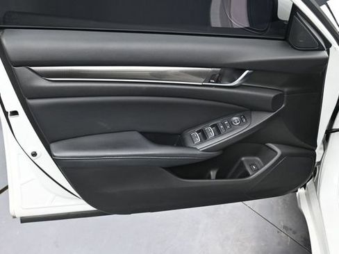 Used 2018 Honda Accord Sport image 15