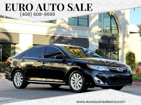Used 2012 Toyota Camry XLE image 1