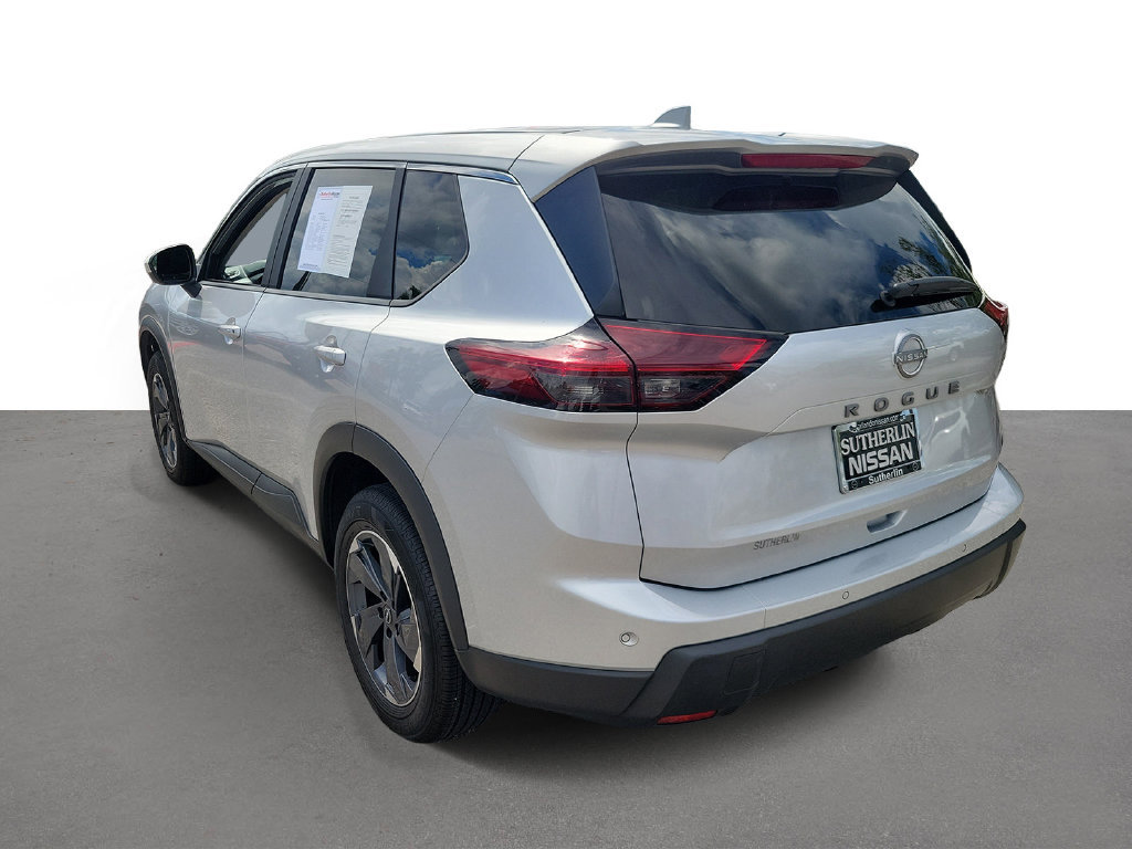 Certified 2025 Nissan Rogue SV FWD image 4