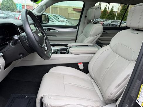 Used 2022 Jeep Grand Wagoneer Series I AWD/4WD image 6