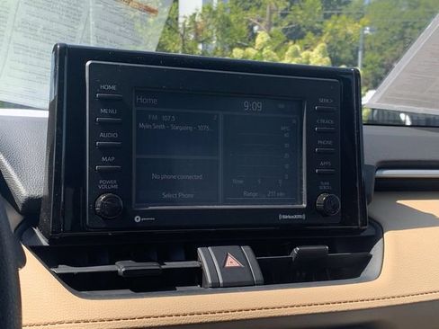 Used 2021 Toyota RAV4 XLE FWD image 21