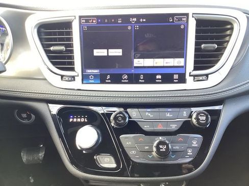 New 2026 Chrysler Pacifica Select image 12