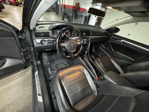 Used 2017 Volkswagen Passat 1.8T R-Line FWD image 11