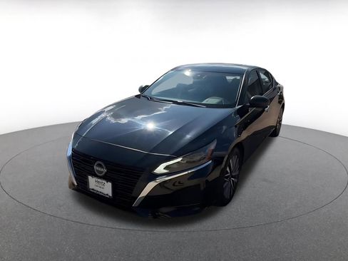 Used 2025 Nissan Altima 2.5 SV FWD image 7