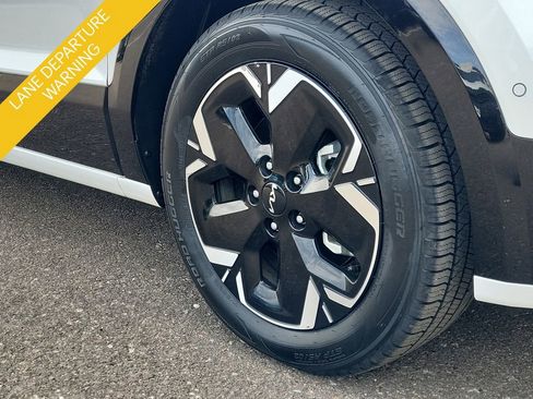 Certified 2023 Kia Niro Wave w/ Wave Preserve Package image 8