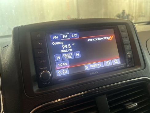 Used 2020 Dodge Grand Caravan SE image 22