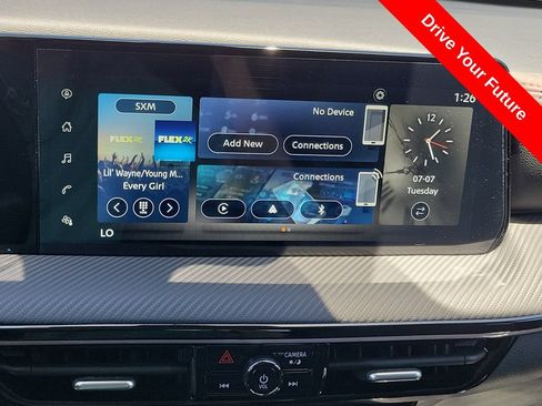 Used 2025 Nissan Kicks SR FWD image 11