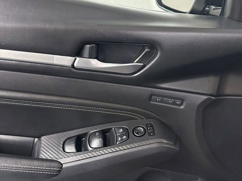 Used 2019 Nissan Altima 2.5 Platinum AWD/4WD image 9