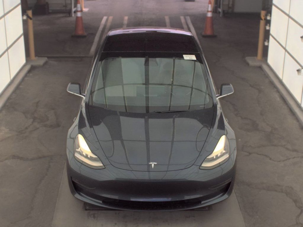 Used 2018 Tesla Model 3 Long Range RWD image 2