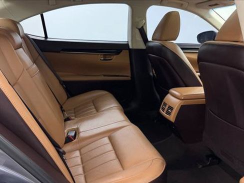 Used 2018 Lexus ES 350 w/ Luxury Package w/Wood Trim FWD image 19