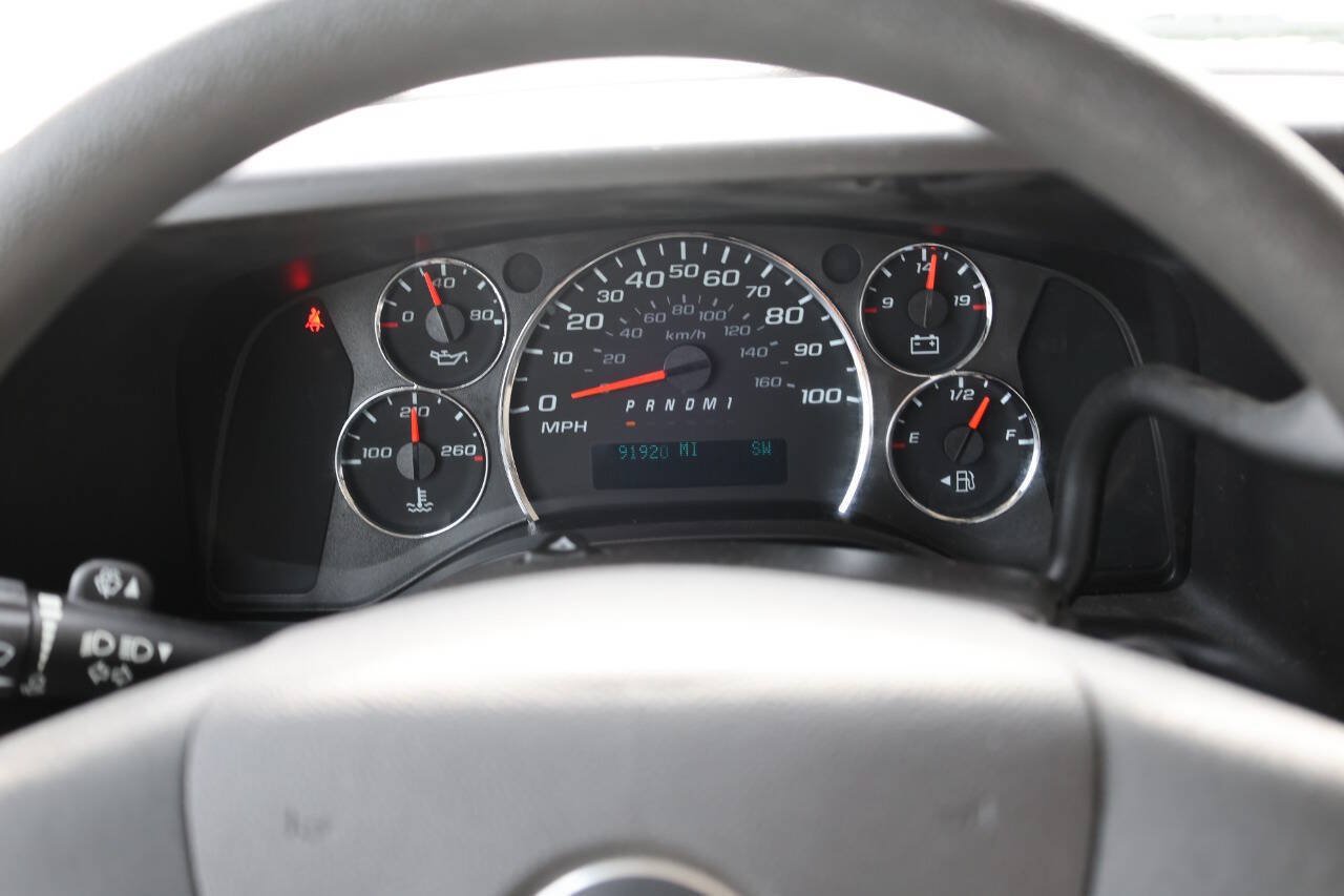 Used 2019 Chevrolet Express 3500 LT w/ LT Preferred Equipment Group RWD image 19
