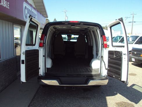 Used 2012 GMC Savana 1500 AWD image 8