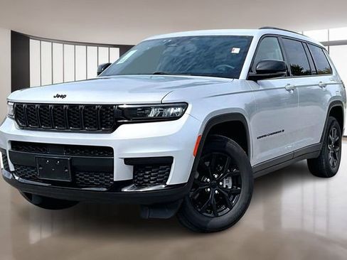 Used 2024 Jeep Grand Cherokee L Laredo image 1
