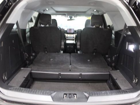 Used 2022 Ford Explorer XLT w/ Equipment Group 202A image 13