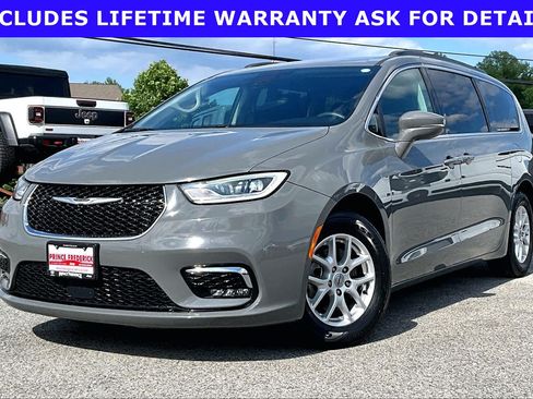Used 2022 Chrysler Pacifica Touring-L FWD image 3