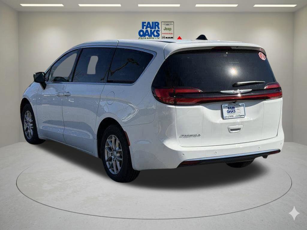 New 2026 Chrysler Pacifica Select FWD image 8