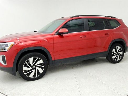 Used 2024 Volkswagen Atlas SE image 2