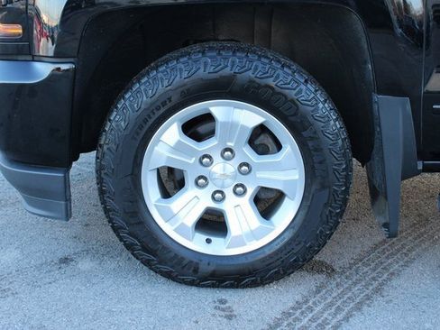 Used 2018 Chevrolet Silverado 1500 LT w/ All Star Edition image 34