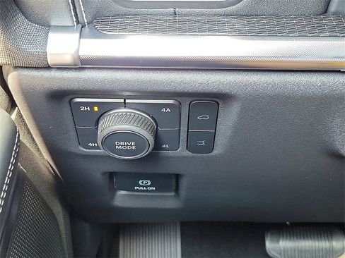 New 2025 Ford Expedition Max Platinum w/ Stealth Performance Package image 15