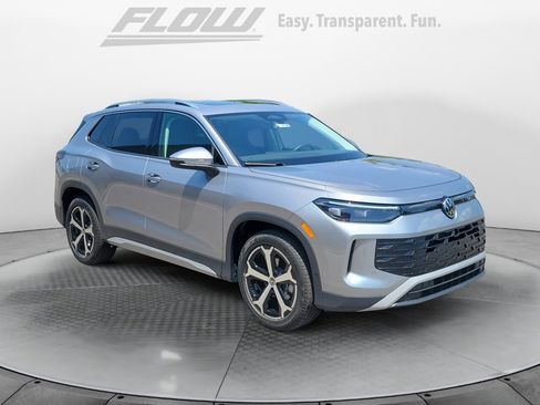 New 2026 Volkswagen Tiguan SE FWD image 1