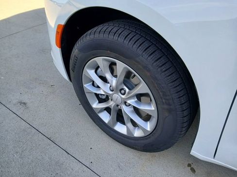 New 2027 Chrysler Pacifica Select AWD/4WD image 34