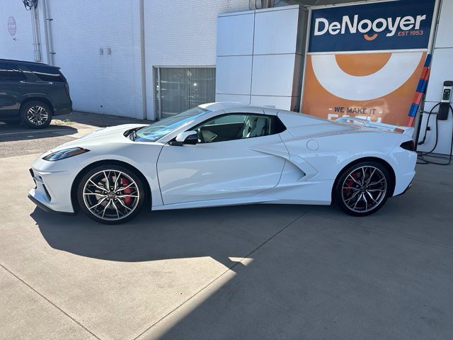 Used 2024 Chevrolet Corvette Stingray Premium Conv w/ Z51 Performance Package RWD image 8