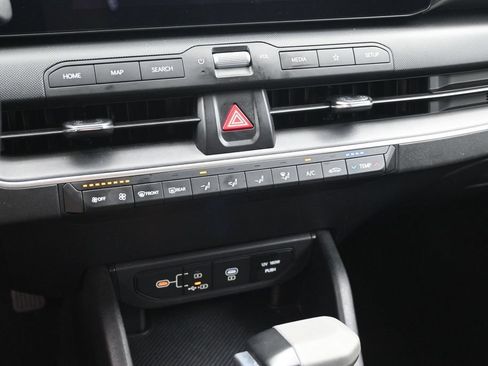 Used 2025 Kia K4 FWD image 17