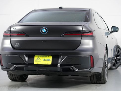 Used 2023 BMW i7 xDrive60 w/ Parking Assistance Package image 5