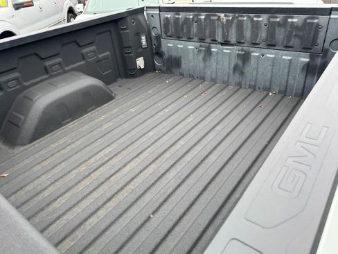 Used 2022 GMC Sierra 1500 SLE image 6