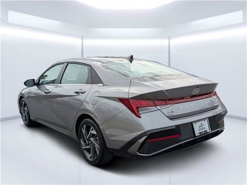 Certified 2025 Hyundai Elantra Limited image 5