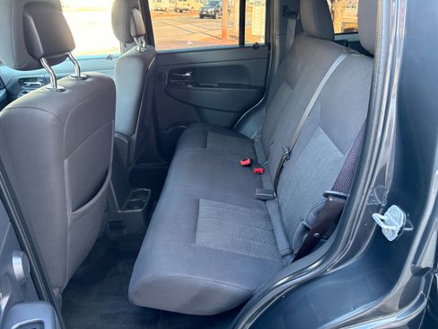 Used 2011 Jeep Liberty Sport image 14