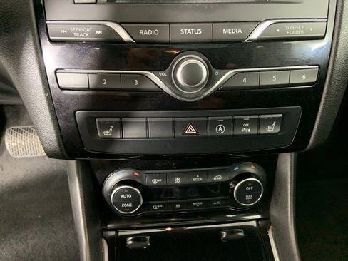 Used 2017 INFINITI QX30 Premium w/ Navigation Package image 13