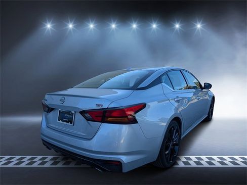 Used 2024 Nissan Altima 2.5 SR image 3