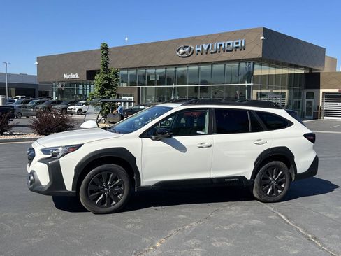 Used 2025 Subaru Outback Onyx Edition AWD/4WD image 1